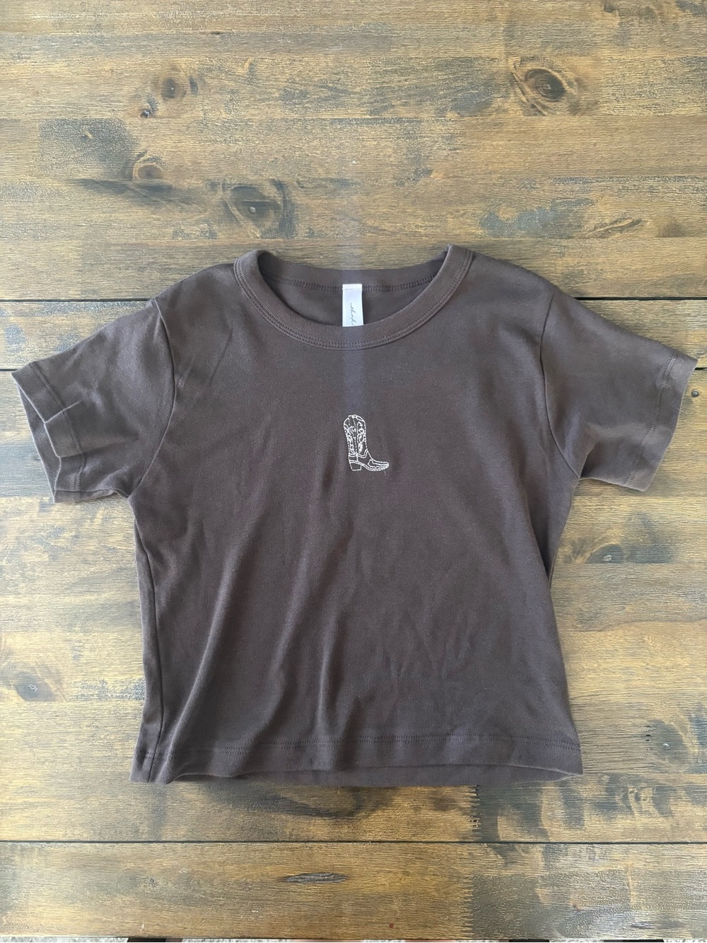 Cropped T shirt with embroidered cowboy boot